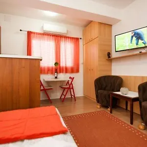 Centar 1 Private With Ensuite And Kitchenette Apartment