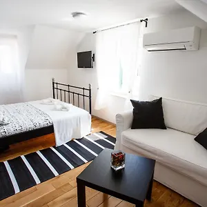 Neva Old Town Apartment